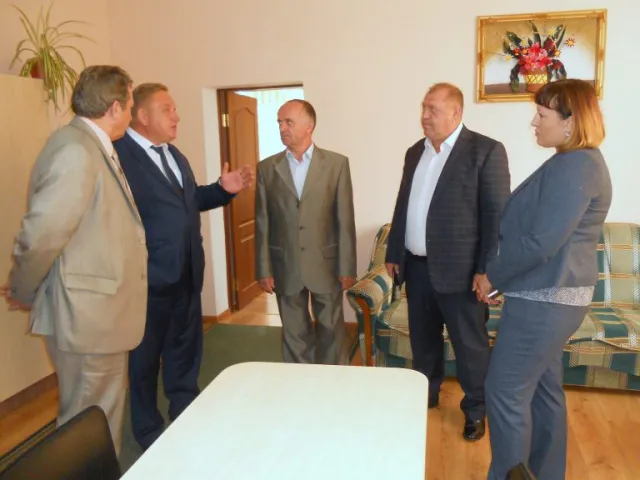 Яків Цуглевич з робочим візитом відвідав оновлений фельдшерсько-акушерський пункт у с. Сахнівці — фото 1