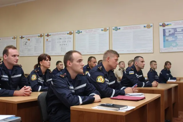 Молоді лейтенанти пройшли комплексно-тактичні навчання на залізничній станції «Гречани» — фото 11