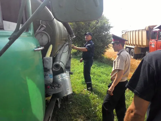 В Красилівському районі працівники ДСНС проконтролювали стан пожежної безпеки врожаю — фото 1