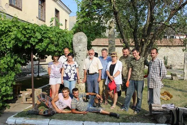 У Музеї старожитностей розмістили ідола, виявленого поблизу села Суржинці — фото 1