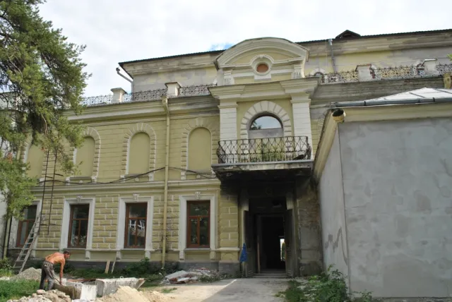 У Кам’янці-Подільському ремонтують будинок культури — фото 1