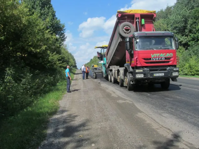 Олександр Корнійчук перевірив виконання ремонтних робіт на дорозі «Житомир-Чернівці» — фото 1