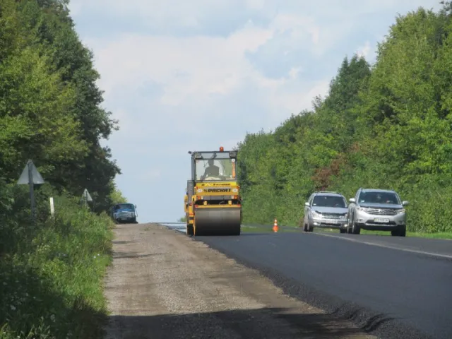 Олександр Корнійчук перевірив виконання ремонтних робіт на дорозі «Житомир-Чернівці» — фото 2