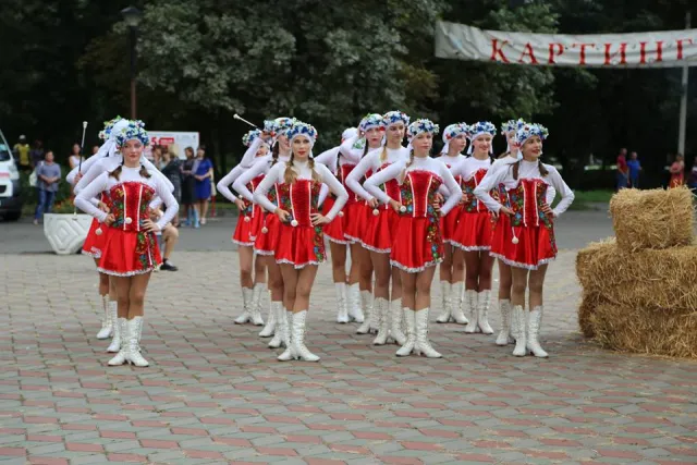 В парку ім. Чекмана проходить фестиваль «Медовий Спас» — фото 11