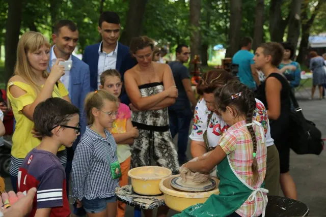 В парку ім. Чекмана проходить фестиваль «Медовий Спас» — фото 14