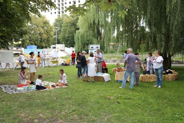 В парку ім. Чекмана проходить фестиваль «Медовий Спас» — фото 9
