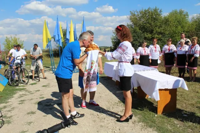 У Волочиську учасники велопробігу з нагоди Дня Незалежності України подолали 25 кілометрів — фото 2