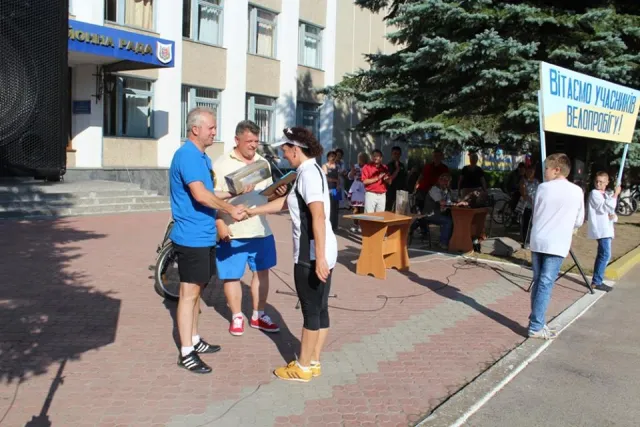 У Волочиську учасники велопробігу з нагоди Дня Незалежності України подолали 25 кілометрів — фото 8