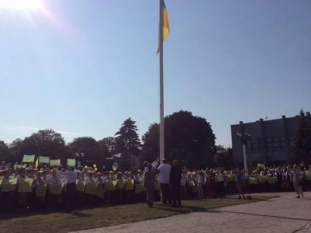 У Хмельницькому урочисто підняли Державний Прапор України на Майдані Незалежності — фото 3