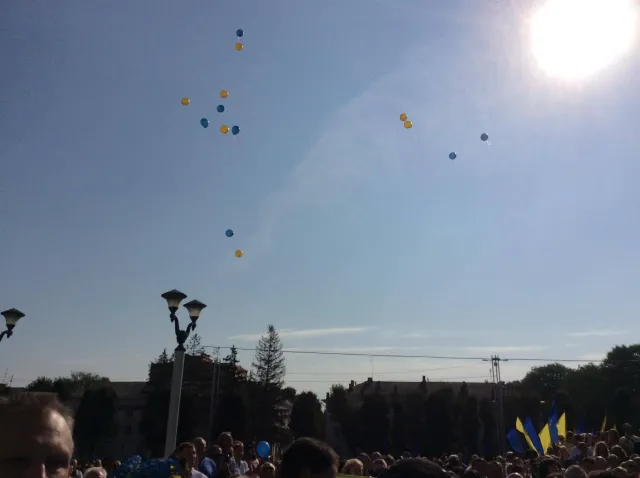 У Хмельницькому урочисто підняли Державний Прапор України на Майдані Незалежності — фото 5