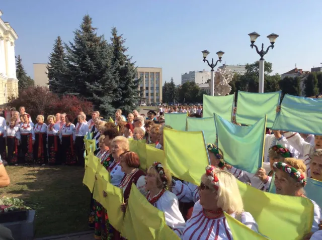 У Хмельницькому урочисто підняли Державний Прапор України на Майдані Незалежності — фото 6