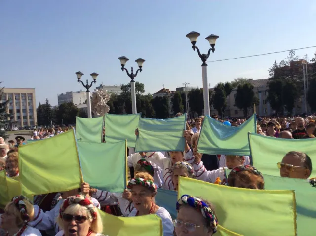 У Хмельницькому урочисто підняли Державний Прапор України на Майдані Незалежності — фото 7