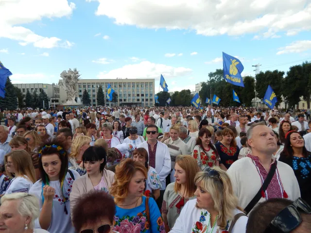 На День Незалежності хмельничани сформували величезний «живий» тризуб — фото 6
