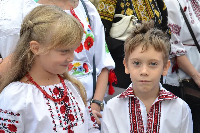 У Кам'янці-Подільському кілька тисяч громадян взяли участь у параді вишиванок — фото 5