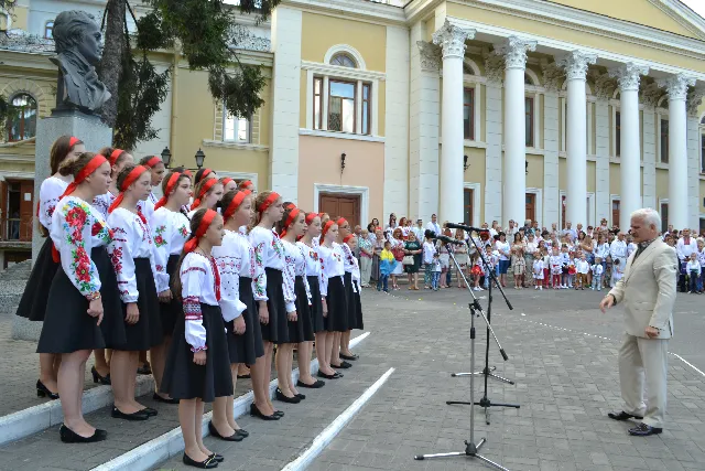 У Кам'янці-Подільському кілька тисяч громадян взяли участь у параді вишиванок — фото 6