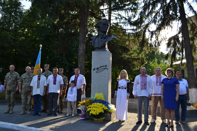 У Кам'янці-Подільському кілька тисяч громадян взяли участь у параді вишиванок — фото 8