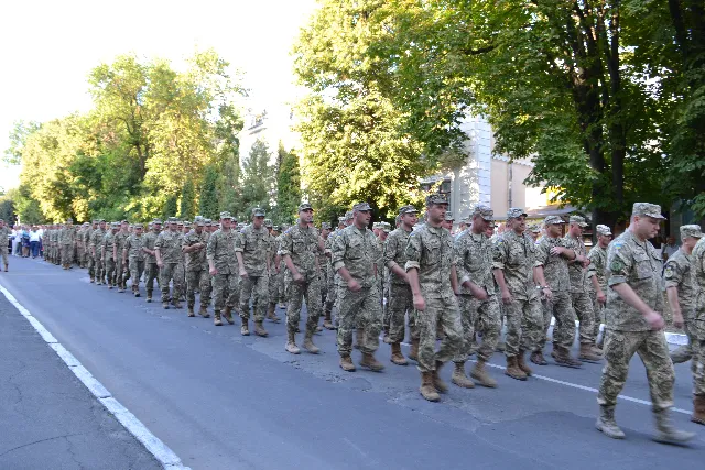 У Кам'янці-Подільському кілька тисяч громадян взяли участь у параді вишиванок — фото 9