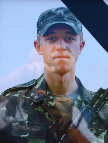 На Хмельниччині попрощалися із 20-річним учасником АТО — фото 1