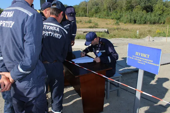 В Шепетівці відбулося практичне тренування з розгортанням Зведеного пожежно-рятувального загону — фото 1