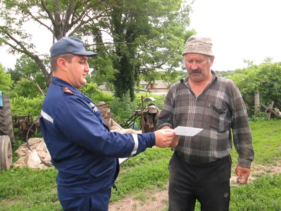В Деражнянському районі рятувальники провели профілактичні заходи серед населення щодо правил пожежної безпеки — фото 1