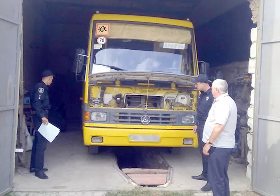 На Хмельниччині поліцейські проводять профілактичні заходи щодо попередження дитячого травматизму на автошляхах — фото 2