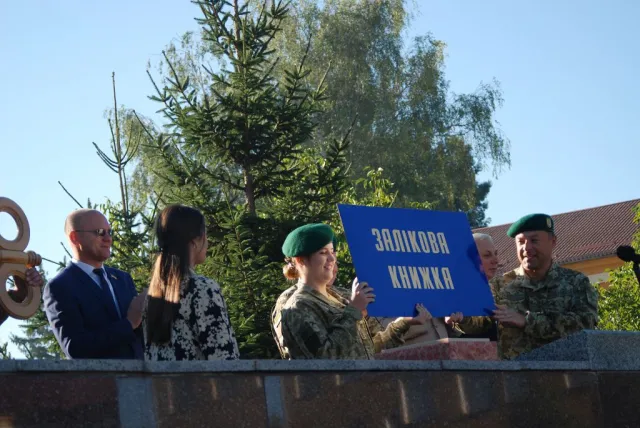 У навчальних закладах Хмельницького пролунав перший дзвоник для школярів, студентів і педагогів — фото 14
