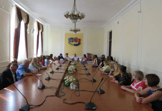 У Хмельницькому вручили грамоти нотаріусам з нагоди професійного свята — фото 1