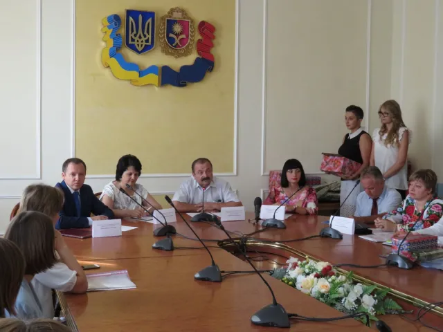 У Хмельницькому вручили грамоти нотаріусам з нагоди професійного свята — фото 2