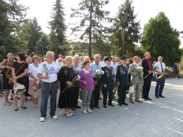 На Військовому кладовищі хмельничани вшанували пам'ять визволителів міста — фото 1