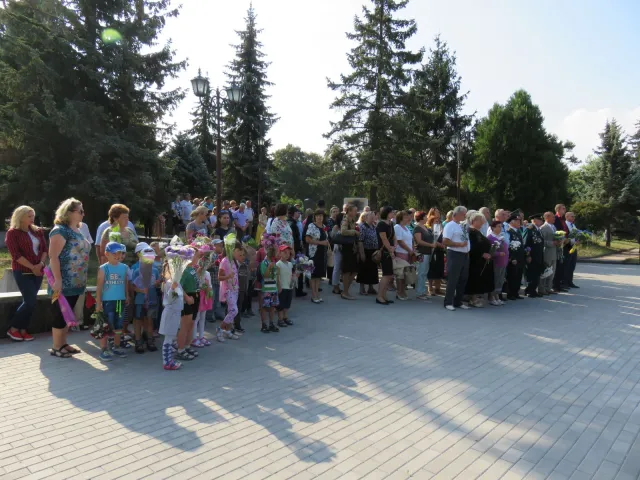 На Військовому кладовищі хмельничани вшанували пам'ять визволителів міста — фото 2