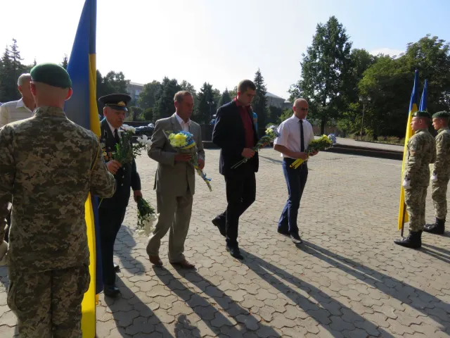 На Військовому кладовищі хмельничани вшанували пам'ять визволителів міста — фото 4