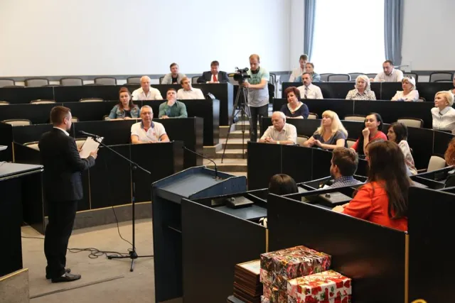 В Хмельницькій міській раді привітали підприємців з професійним святом — фото 1