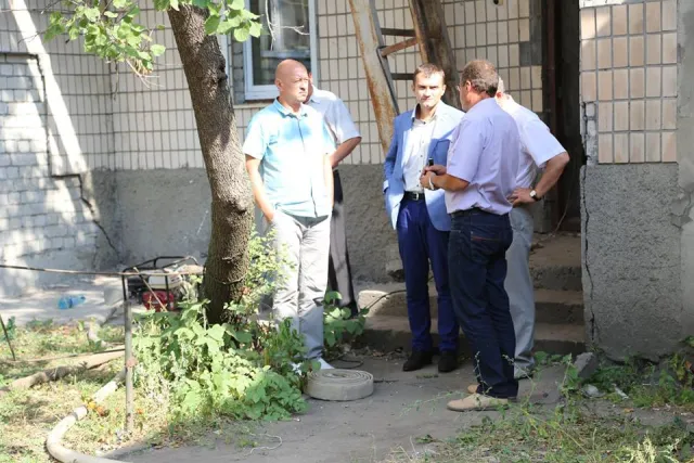 На вулиці Прибузькій підтоплено підвал. Причина цього з'ясовується — фото 1