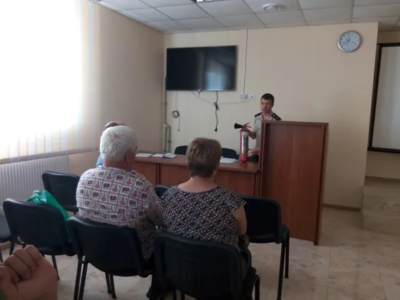 У Дунаєвецькому районі працівники ДСНС провели лекцію з пожежної безпеки для фельдшерів — фото 2