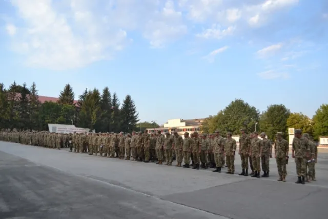 З Кам'янця-Подільського в зону АТО вирушили 40 військових — фото 3