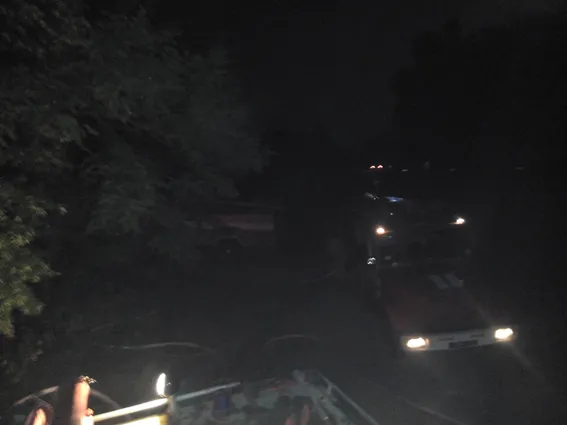 У Старокостянтинівському районі працівники ДСНС гасили пожежу в допоміжній будівлі — фото 1