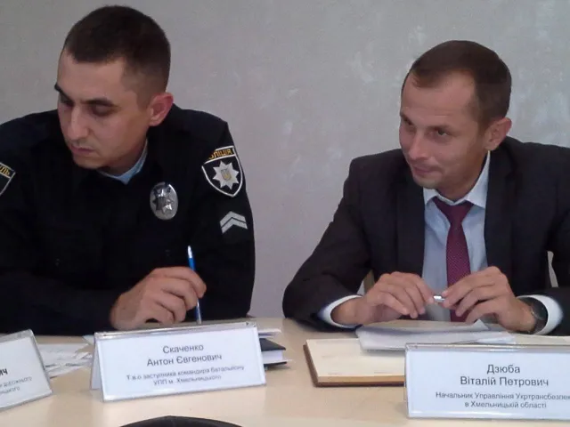 Водії міських маршуток хронічно необілечують пасажирів — фото 1