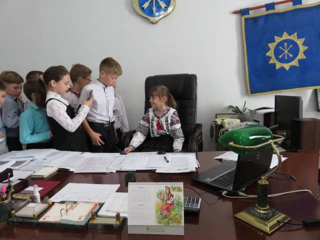Учні ЗОШ №25 завітали на екскурсію до Хмельницької міської ради — фото 9