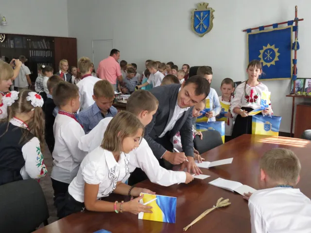 Учні ЗОШ №25 завітали на екскурсію до Хмельницької міської ради — фото 10