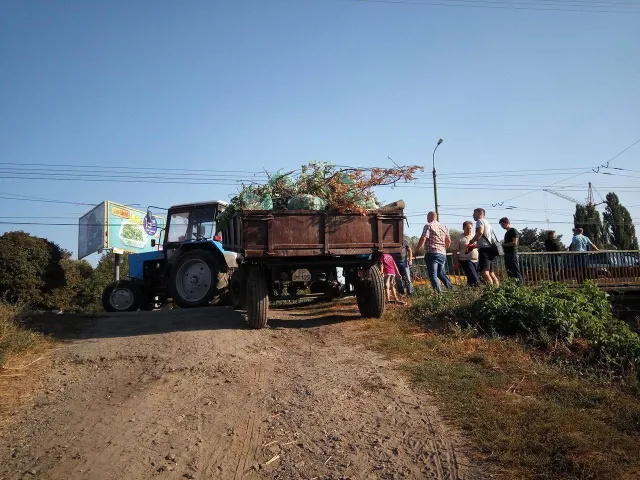 Керівництво міста організувало прибирання на узбережжі Південного Бугу — фото 6