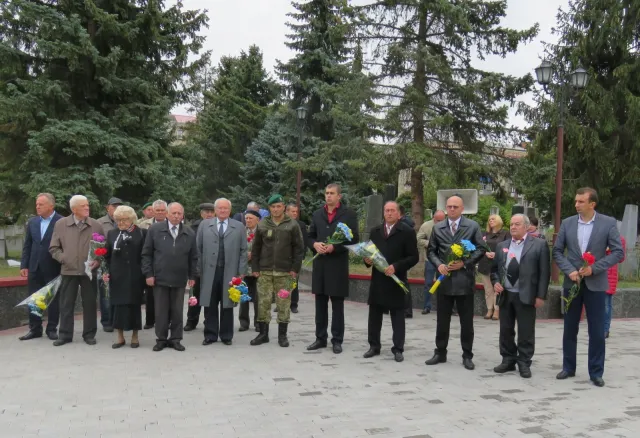 На Військовому кладовищі хмельничани вшанували світлу пам'ять партизанів і підпільників — фото 1