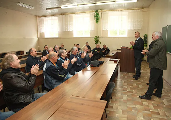 До Хмельницького завітали німецькі поліцейські-байкери та передали 1,5 тонни гуманітарної допомоги — фото 3
