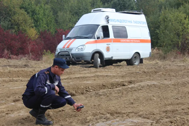 В Ярмолинецькому районі рятувальники ліквідували небезпеку колишньої стартової позиції ракетної точки — фото 4
