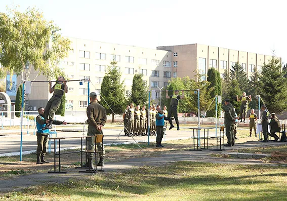 Хмельницькі нацгвардійці взяли участь у конкурсі на кращу фізичну підготовку — фото 1