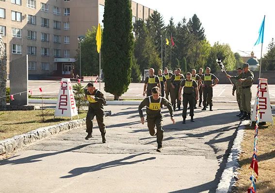 Хмельницькі нацгвардійці взяли участь у конкурсі на кращу фізичну підготовку — фото 7