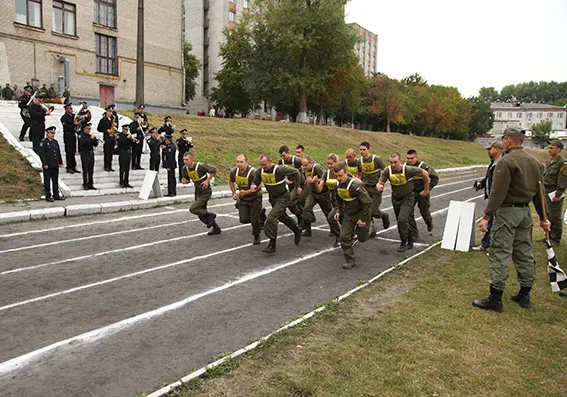 Хмельницькі нацгвардійці взяли участь у конкурсі на кращу фізичну підготовку — фото 8