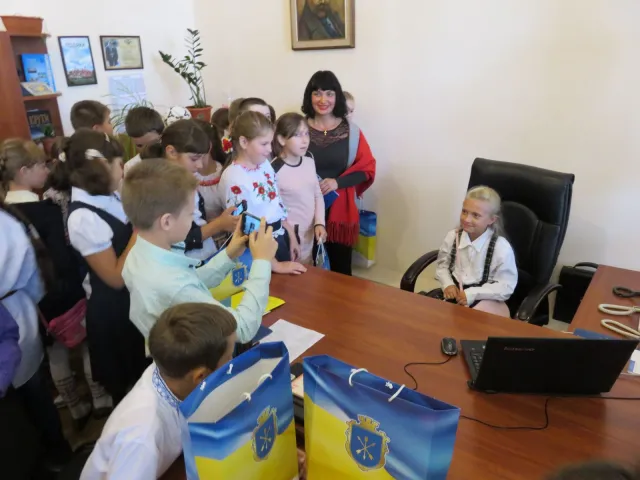 Учні п’ятих класів ЗОШ №25 завітали на екскурсію до Хмельницької міської ради — фото 13