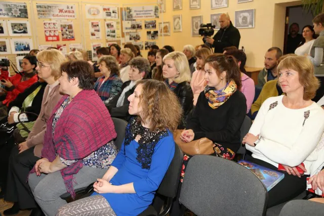 У Хмельницькому вручили грамоти кращим бібліотекарям з нагоди професійного свята — фото 2