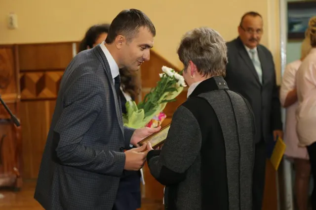 У Хмельницькому вручили грамоти кращим бібліотекарям з нагоди професійного свята — фото 3