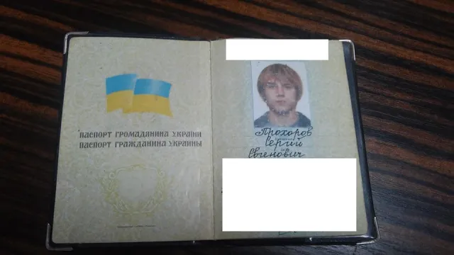 Правоохоронці шукають власників паспортів. Мобільний телефон, рюкзак та гаманець повернуто власникам — фото 7
